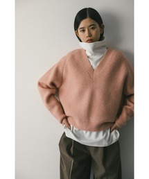 Vネックフォルムニット