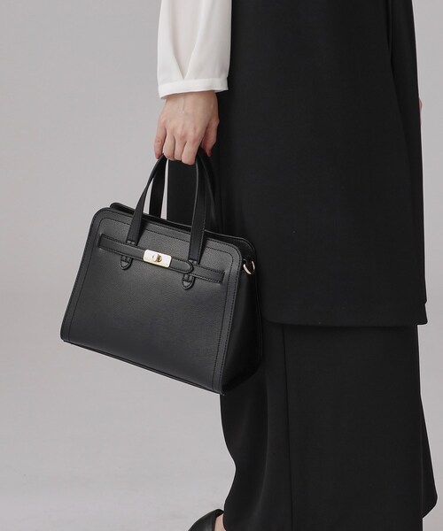 SHOO・LA・RUE（シューラルー）の「◆【セレモニーやお仕事に】金具ベルト トートバッグ（トートバッグ・レディース・ベージュ系4/グレー/ブラック・00）」の14枚目の写真