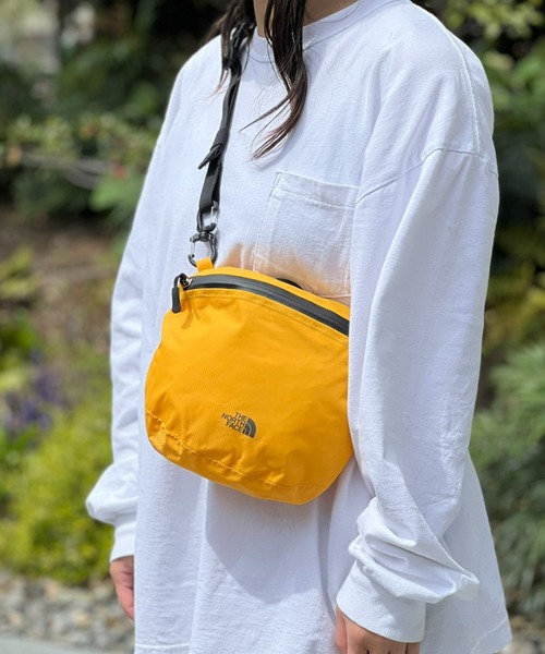 THE NORTH FACE(ザノースフェイス)の「【THE NORTH FACE】WP Shoulder Pocket / 2.5L(ショルダーバッグ・メンズ・アッシュグレー/ブラック/ゴールド・FREE)」の14枚目の写真