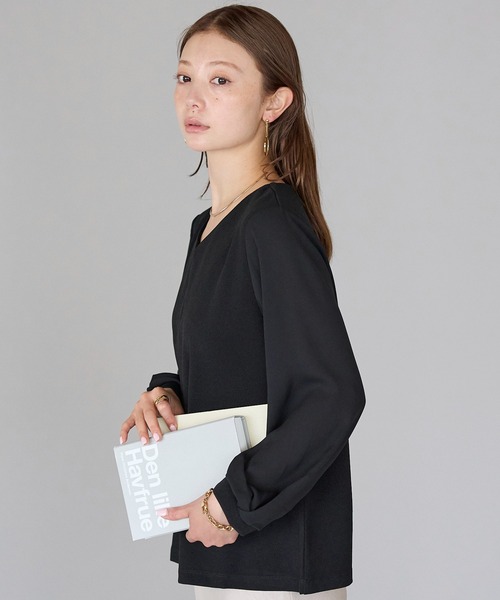 RIRIYANO（リリヤーノ）の「大人上品見えボールホック付きブラウス（ビジネスシャツ・レディース・ブラック/ネイビー/オフホワイト・SMALL/LARGE/X-LARGE/XX-LARGE/MEDIUM）」の13枚目の写真