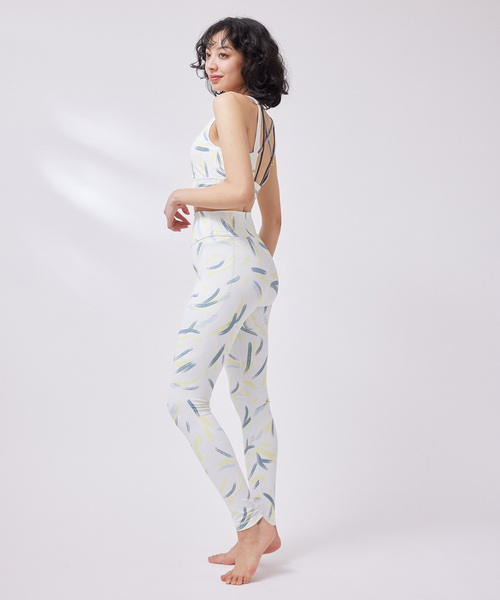 NERGY（ナージー）の「【skin wear】UV＆水陸両用＆保湿 ニュアンスプリントスポーツレギンス（レギンス/スパッツ・レディース・ライトグレー/スミクロ・L/M/S）」の15枚目の写真