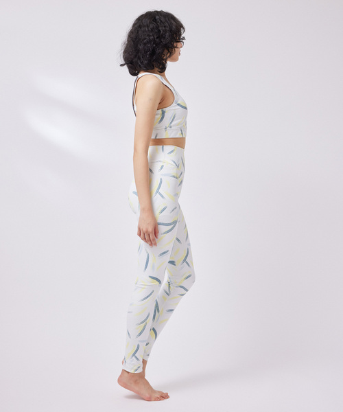 NERGY（ナージー）の「【skin wear】UV＆水陸両用＆保湿 ニュアンスプリントスポーツレギンス（レギンス/スパッツ・レディース・ライトグレー/スミクロ・L/M/S）」の5枚目の写真