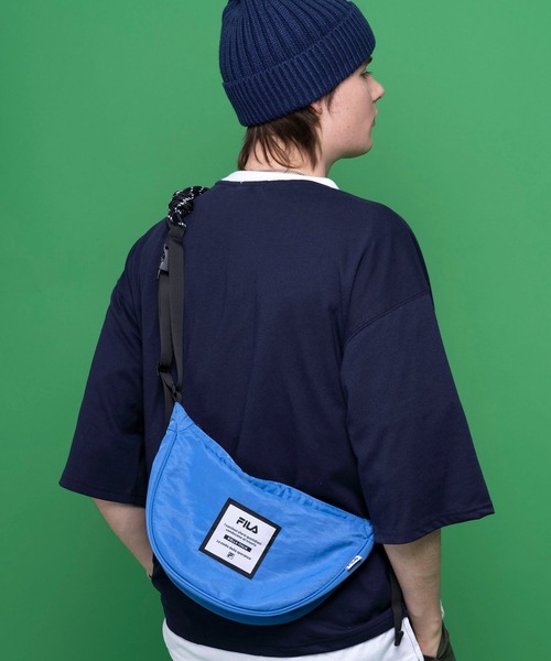 FILA(フィラ)の「FILA/フィラ ブランド ロゴ パラコード ハンドル ナイロン ラウンド ショルダーバッグ(ショルダーバッグ・メンズ・ブラック/オレンジ/イエロー/ブルー/グレイッシュベージュ/ブルーグリーン・FREE)」の3枚目の写真