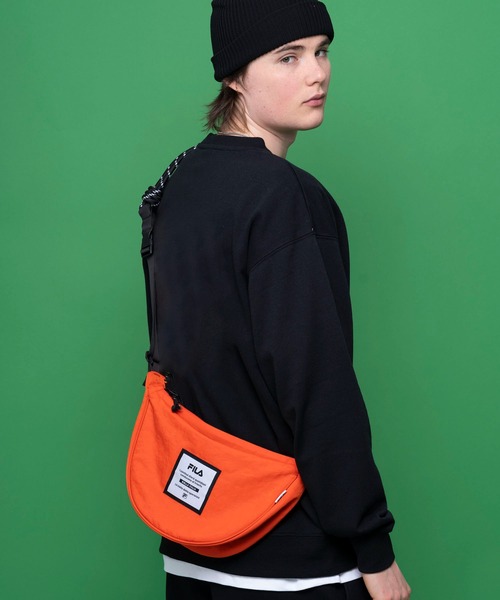 FILA(フィラ)の「FILA/フィラ ブランド ロゴ パラコード ハンドル ナイロン ラウンド ショルダーバッグ(ショルダーバッグ・メンズ・ブラック/オレンジ/イエロー/ブルー/グレイッシュベージュ/ブルーグリーン・FREE)」の20枚目の写真