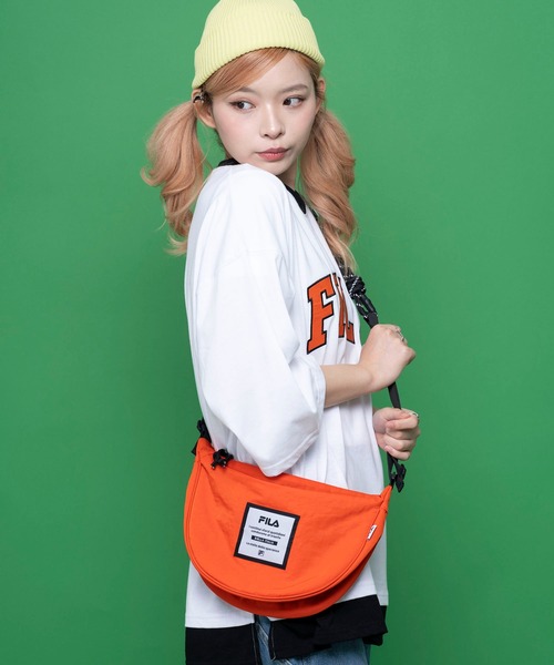 FILA(フィラ)の「FILA/フィラ ブランド ロゴ パラコード ハンドル ナイロン ラウンド ショルダーバッグ(ショルダーバッグ・メンズ・ブラック/オレンジ/イエロー/ブルー/グレイッシュベージュ/ブルーグリーン・FREE)」の21枚目の写真