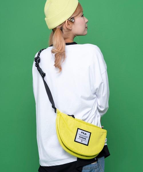 FILA(フィラ)の「FILA/フィラ ブランド ロゴ パラコード ハンドル ナイロン ラウンド ショルダーバッグ(ショルダーバッグ・メンズ・ブラック/オレンジ/イエロー/ブルー/グレイッシュベージュ/ブルーグリーン・FREE)」の18枚目の写真