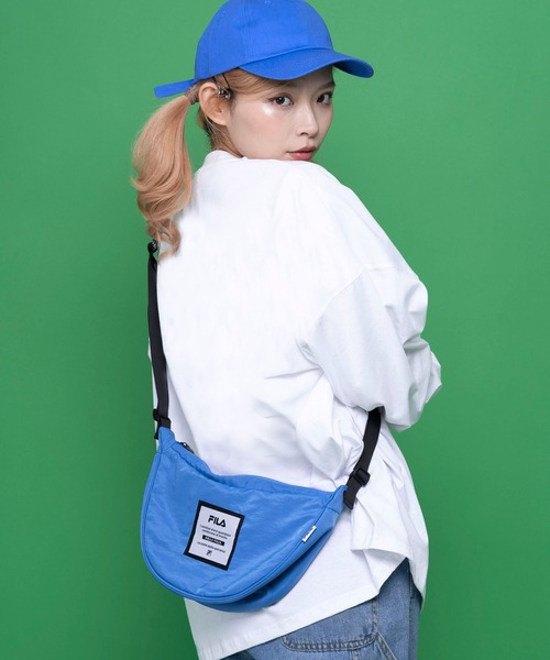 FILA(フィラ)の「FILA/フィラ ブランド ロゴ パラコード ハンドル ナイロン ラウンド ショルダーバッグ(ショルダーバッグ・メンズ・ブラック/オレンジ/イエロー/ブルー/グレイッシュベージュ/ブルーグリーン・FREE)」の14枚目の写真