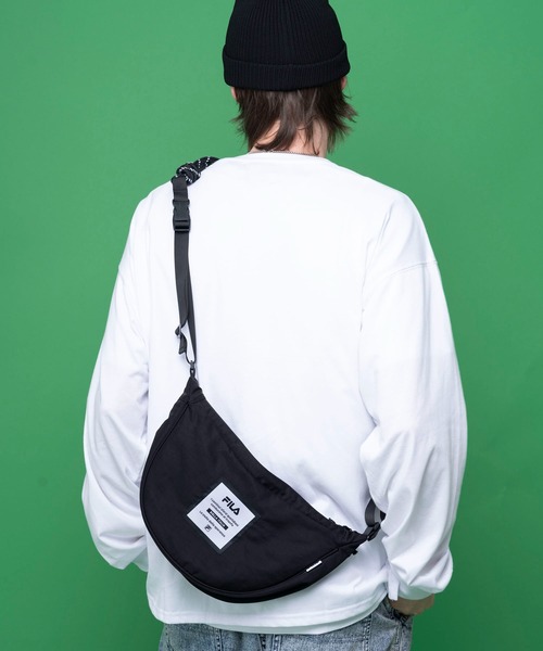 FILA(フィラ)の「FILA/フィラ ブランド ロゴ パラコード ハンドル ナイロン ラウンド ショルダーバッグ(ショルダーバッグ・メンズ・ブラック/オレンジ/イエロー/ブルー/グレイッシュベージュ/ブルーグリーン・FREE)」の7枚目の写真