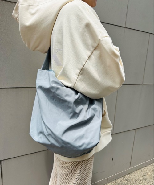 ALTROSE(アルトローズ)の「ALTROSE / レフト2WAYショルダー / #332902(ショルダーバッグ・レディース・ホワイト系その他/シルバー/ブラック系その他/ブラック/アイボリー/グレー系その他・ONESIZE)」の5枚目の写真