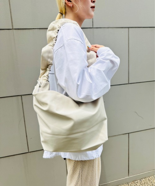 ALTROSE(アルトローズ)の「ALTROSE / レフト2WAYショルダー / #332902(ショルダーバッグ・レディース・ホワイト系その他/シルバー/ブラック系その他/ブラック/アイボリー/グレー系その他・ONESIZE)」の19枚目の写真