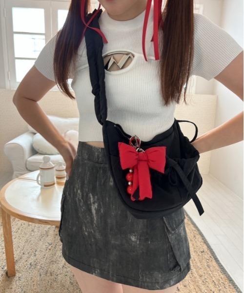 ipugo（イプゴ）の「ipugo/イプゴ シャーリング リボン バッグ（ショルダーバッグ・レディース・シルバー/ブルー/ブラック・FREE）」の2枚目の写真