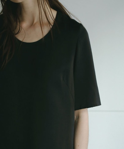 katy☆　エトレトウキョウ　フィブリルサテンロングワンピース 24ss ETRE TOKYO フィブリルサテンハーフスリーブロング