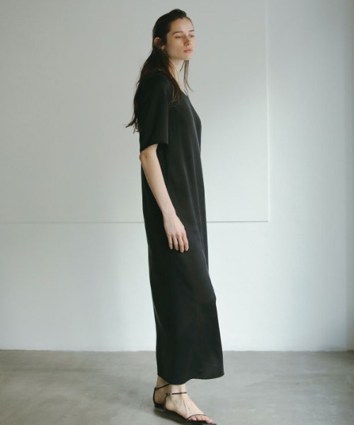 ETRE TOKYO（エトレトウキョウ）の「フィブリルサテンハーフスリーブ