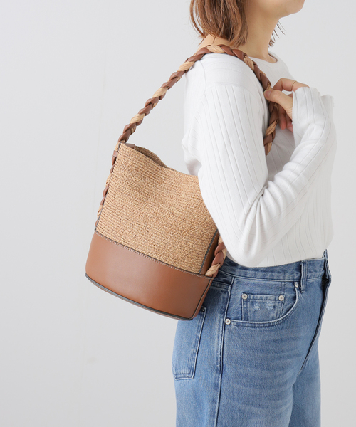 Spick & Span(スピックアンドスパン)の「≪一部店舗+WEB限定≫HELEN KAMINSKI / ヘレン カミンスキー PRAOA HOBO(ショルダーバッグ・レディース・キャメル・FREE)」の13枚目の写真