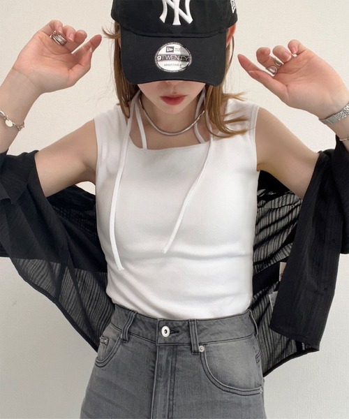 KOBE LETTUCE（コウベレタス）の「前後2wayカップ付きホルターストラップリブキャミソール（タンクトップ・レディース・オフホワイト/アイボリー系/ライトグリーン/マスタード/モカ/ブラック・L/M）」の2枚目の写真