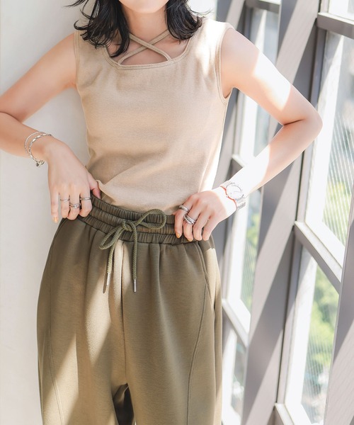 KOBE LETTUCE（コウベレタス）の「前後2wayカップ付きホルターストラップリブキャミソール（タンクトップ・レディース・オフホワイト/アイボリー系/ライトグリーン/マスタード/モカ/ブラック・L/M）」の14枚目の写真