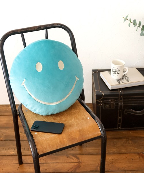 BAYFLOW（ベイフロー）の「SMILEクッション（クッション/クッションカバー・レディース・ピンク/ブルー/イエロー/ライトイエロー/ベビーピンク/スカイブルー・0）」の2枚目の写真