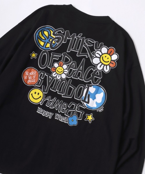 SMILEY FACE(スマイリーフェイス)の「SMILEY FACE/スマイリーフェイス ワンポイント 袖ロゴ 発泡バックプリント オーバーサイズ 長袖Tシャツ レディース メンズ ロンT(Tシャツ/カットソー・レディース・ホワイト/ブラック/ブラック系その他/ブルー/スミクロ/ピンク/ホワイト系その他/グリーン・LL/L/M)」の4枚目の写真