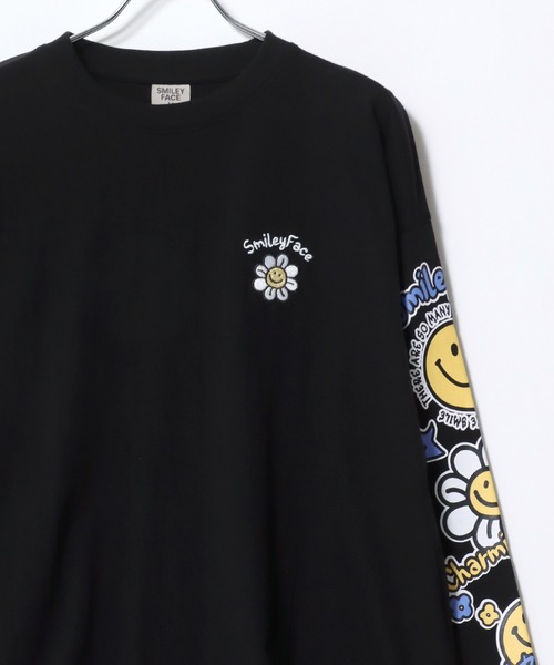 SMILEY FACE(スマイリーフェイス)の「SMILEY FACE/スマイリーフェイス ワンポイント 袖ロゴ 発泡バックプリント オーバーサイズ 長袖Tシャツ レディース メンズ ロンT(Tシャツ/カットソー・レディース・ホワイト/ブラック/ブラック系その他/ブルー/スミクロ/ピンク/ホワイト系その他/グリーン・LL/L/M)」の17枚目の写真