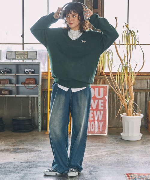 PENNEYS(ぺニーズ)の「PENNEYS/ペニーズ 別注 THE FOX ロゴワッペン刺繍 Vネックニットプルオーバー(ニット/セーター・レディース・レッド/ネイビー/ベージュ/杢グレー/ダークグリーン/ブラック/アイボリー/ダークブラウン/ロイヤルブルー/チャコールグレー・FREE)」の18枚目の写真