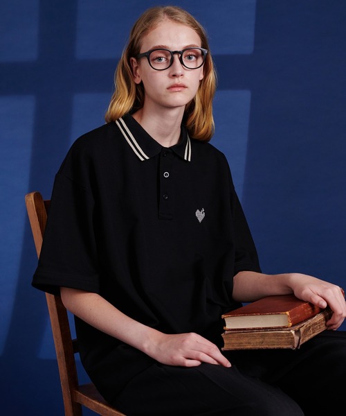 ONCILY（オンシェリー）の「2WAY ONE POINT LOGO MOSS STITCH POLO SHIRT / 2WAYワンポイントロゴ鹿の子ポロシャツ（ポロシャツ・メンズ・ブラック/グレー・SMALL/MEDIUM/LARGE）」の10枚目の写真