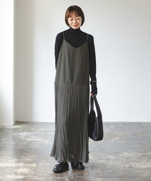 近年モデル　noble シアーシフォンプリーツキャミワンピース　36 フォーマル セール】シアーシフォンプリーツキャミワンピース（ワンピース