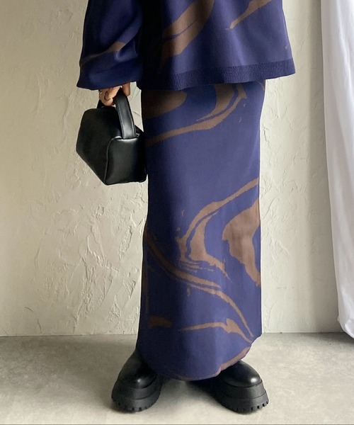 She's Closet(シーズクローゼット)の「マーブルニュアンス柄ジャガードハイウエストニットタイトロングスカート(スカート・レディース・ネイビー/アイボリー/ブラック・FREE)」の3枚目の写真
