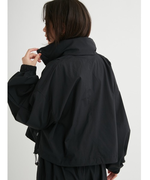 emmi（エミ）の「【emmi×KEEN】NYLON BLOUSON（ナイロンジャケット・レディース・ブラック・FREE）」の3枚目の写真