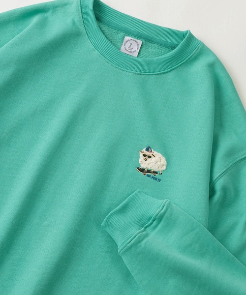make a ray!（メイク ア レイ！）の「【0】「GO FOR IT/APRICITY/GOAT」ユニークアニマルイラスト ワンポイント刺繍デザイン ビッグシルエット クルーネックスウェット/裏毛トレーナー（スウェット・レディース・ターコイズブルー/ブルー/チャコールグレー/スミクロ/ダークグレー/レッド・M/L）」の4枚目の写真