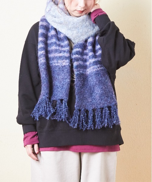 CUBE SUGAR（キューブシュガー）の「ブラッシングニットマフラー（マフラー・レディース・パープル/レッド/チャコールグレー/ブルー・M）」の3枚目の写真