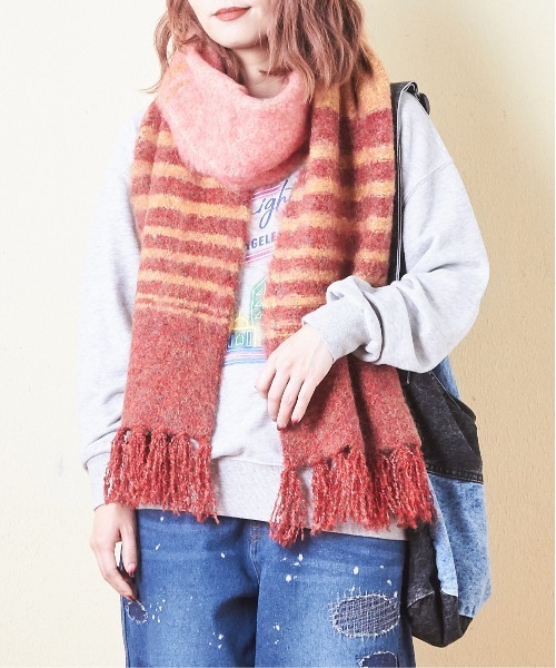 CUBE SUGAR（キューブシュガー）の「ブラッシングニットマフラー（マフラー・レディース・パープル/レッド/チャコールグレー/ブルー・M）」の4枚目の写真