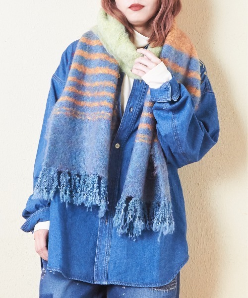 CUBE SUGAR（キューブシュガー）の「ブラッシングニットマフラー（マフラー・レディース・パープル/レッド/チャコールグレー/ブルー・M）」の2枚目の写真