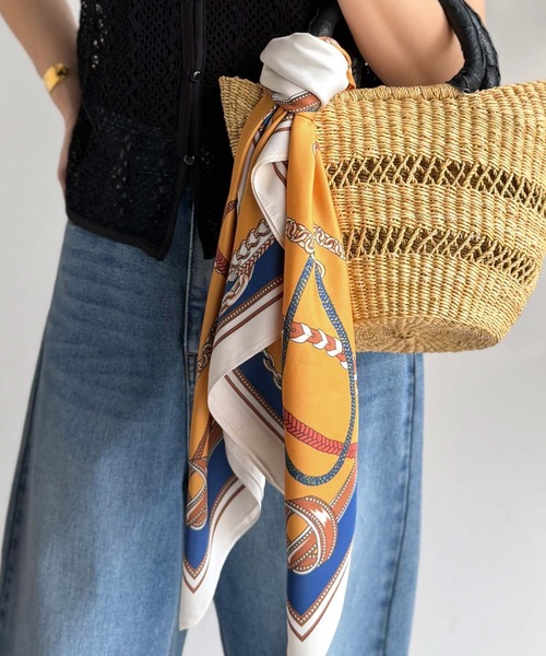 セール】上品カワイイ♪90cm×90cmパネル柄シルクライク大判スカーフ
