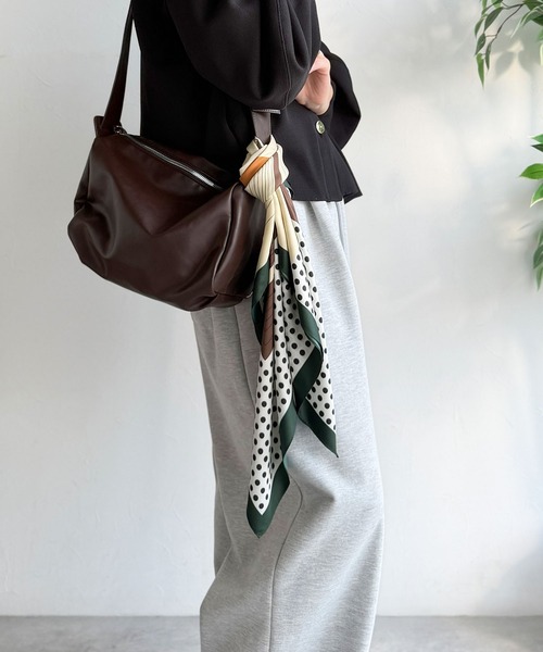 classicalelf（クラシカルエルフ）の「上品カワイイ♪90cm×90cmパネル柄シルクライク大判スカーフ（バンダナ/スカーフ・レディース・ブラウン/グリーン/アイボリー/ベージュ/オレンジ/ブルー・ONE SIZE）」の11枚目の写真