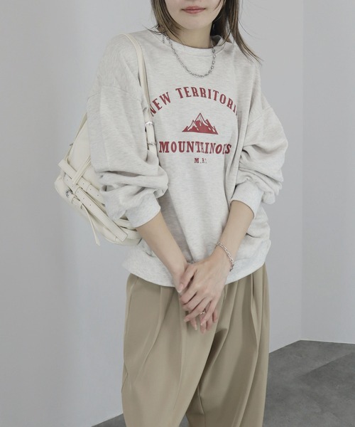 Reurie'(レウリィ)の「【ZOZO限定】フロントプリントロゴスウェット 英字プリント カレッジスウェット トレーナー シンプル カジュアル ベーシック ホワイト 白 ライトグレー(スウェット・レディース・アイボリー/グレー・FREE)」の3枚目の写真
