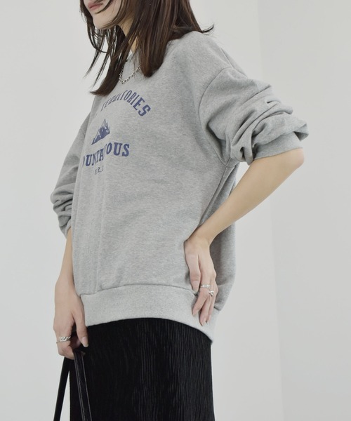 Reurie'(レウリィ)の「【ZOZO限定】フロントプリントロゴスウェット 英字プリント カレッジスウェット トレーナー シンプル カジュアル ベーシック ホワイト 白 ライトグレー(スウェット・レディース・アイボリー/グレー・FREE)」の6枚目の写真