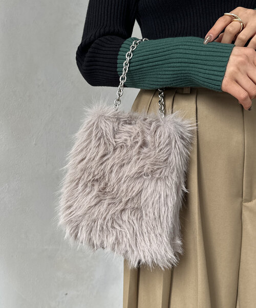 Thevon(ゼボン)の「ファー2WAYチェーンバッグ(ショルダーバッグ・レディース・モカ/ライトベージュ/グレイッシュベージュ・FREE)」の3枚目の写真