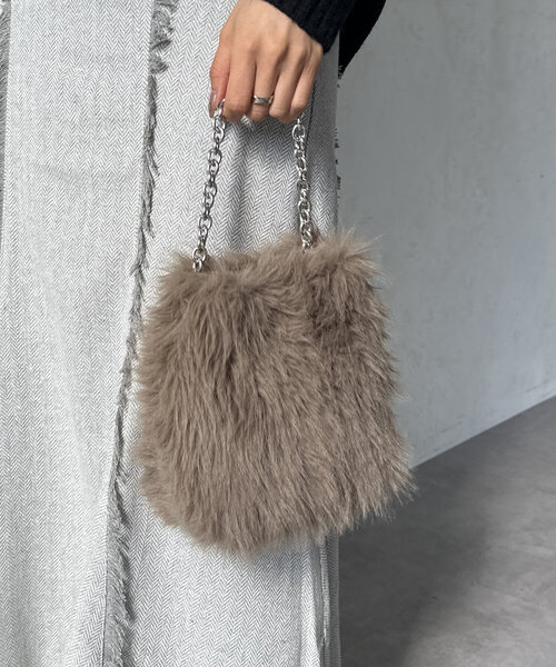 Thevon(ゼボン)の「ファー2WAYチェーンバッグ(ショルダーバッグ・レディース・モカ/ライトベージュ/グレイッシュベージュ・FREE)」の4枚目の写真
