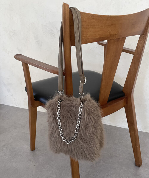 Thevon(ゼボン)の「ファー2WAYチェーンバッグ(ショルダーバッグ・レディース・モカ/ライトベージュ/グレイッシュベージュ・FREE)」の7枚目の写真
