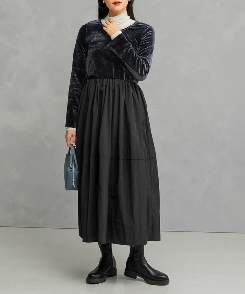 URBAN RESEARCH ROSSO WOMEN(アーバンリサーチ ロッソ)の「『WEB限定』ベロアドッキングワンピース(ワンピース・レディース・ブラック系その他/ブルー系その他・FREE)」の21枚目の写真