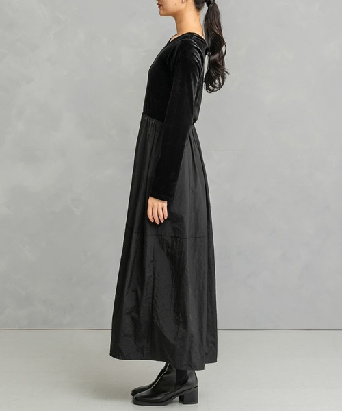 URBAN RESEARCH ROSSO WOMEN(アーバンリサーチ ロッソ)の「『WEB限定』ベロアドッキングワンピース(ワンピース・レディース・ブラック系その他/ブルー系その他・FREE)」の16枚目の写真