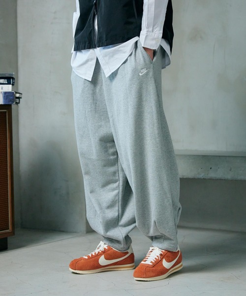 NIKE(ナイキ)の「《セットアップ対応商品》ナイキ クラブ フリース メンズ オーバーサイズド フレンチ テリー パンツ / Nike Club Fleece Men's Oversized French Terry Pants HJ1823-063 Dark Grey Heather(スウェットパンツ・メンズ・霜降りグレー・2XL/XL/L/M/S)」の11枚目の写真