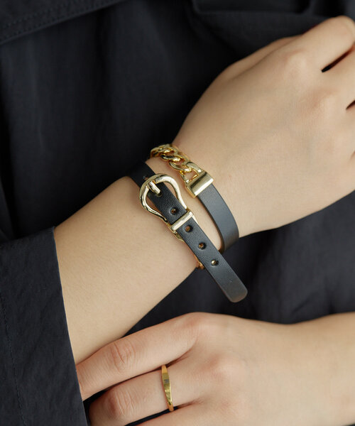 ear PAPILLONNER（イアパピヨネ）の「《2WAY仕様》2連レザー×チェーンブレスレット（ブレスレット・レディース・グレー/ブラック・FREE）」の7枚目の写真