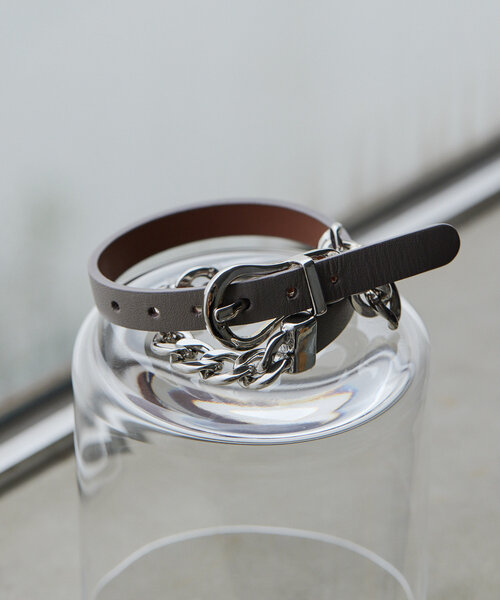 ear PAPILLONNER（イアパピヨネ）の「《2WAY仕様》2連レザー×チェーンブレスレット（ブレスレット・レディース・グレー/ブラック・FREE）」の11枚目の写真