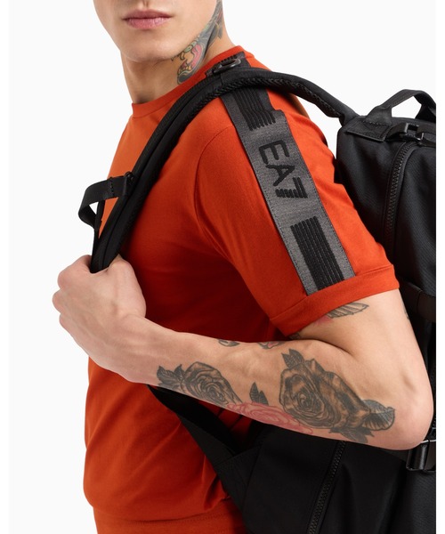 EMPORIO ARMANI EA7（エンポリオアルマーニイーエーセブン）の「【エンポリオ アルマーニ EA7】Logo Series Tシャツ コットンジャージー（Tシャツ/カットソー・メンズ・ブラック/オレンジ系/キナリ・XX-LARGE/X-LARGE/SMALL/MEDIUM/LARGE/X-SMALL）」の4枚目の写真