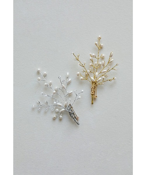 niana（ニアナ）の「リーフモチーフブローチ コサージュ フォーマル セレモニー 結婚式 二次会 謝恩会 入学式 卒業式 パーティー オケージョン（ブローチ/コサージュ・レディース・シルバー/ゴールド・FREE）」の2枚目の写真