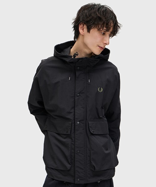 FRED PERRY（フレッドペリー）の「Cropped Fishing Parka／クロップドフィッシングパーカー（マウンテンパーカー・メンズ・ベージュ系その他/ベージュ/ブラック・L/M）」の19枚目の写真