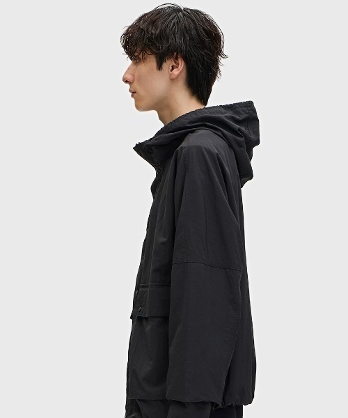 FRED PERRY（フレッドペリー）の「Cropped Fishing Parka／クロップドフィッシングパーカー（マウンテンパーカー・メンズ・ベージュ系その他/ベージュ/ブラック・L/M）」の16枚目の写真