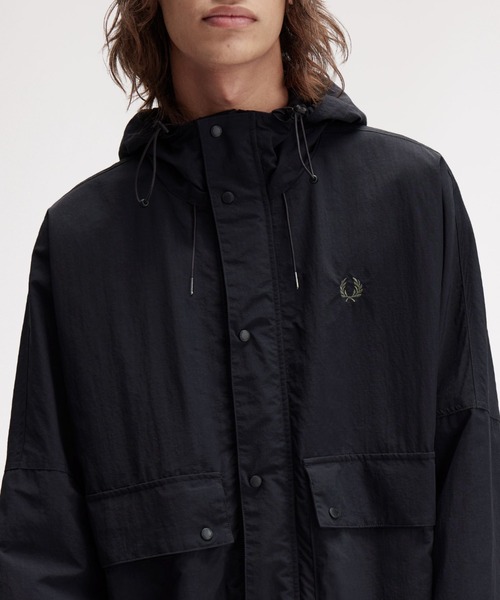 FRED PERRY（フレッドペリー）の「Cropped Fishing Parka／クロップドフィッシングパーカー（マウンテンパーカー・メンズ・ベージュ系その他/ベージュ/ブラック・L/M）」の12枚目の写真