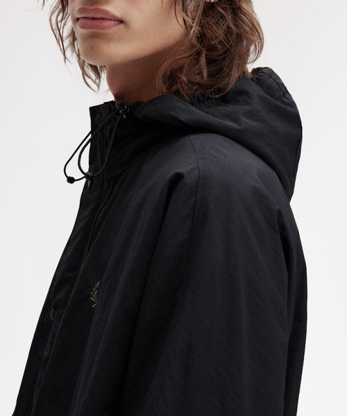 FRED PERRY（フレッドペリー）の「Cropped Fishing Parka／クロップドフィッシングパーカー（マウンテンパーカー・メンズ・ベージュ系その他/ベージュ/ブラック・L/M）」の10枚目の写真